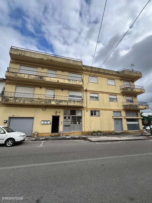 Prédio no centro do Avelar – Excelente oportunidade de investimento ou