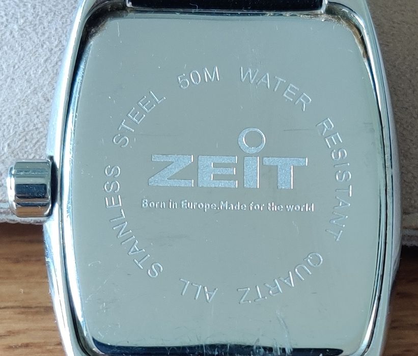 Relógio Zeit retangular 50M