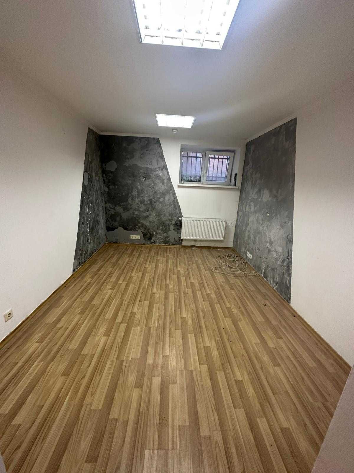 Приміщення 50 м2 з фасадним входом в центрі біля площі Філармонії
