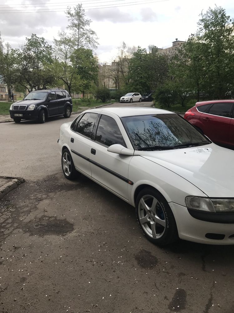 Opel vectra 1.6 бензин