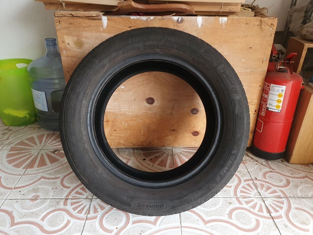 Vendo 2 pneus usados, ainda bons para andar atrás ou á frente, ou 1