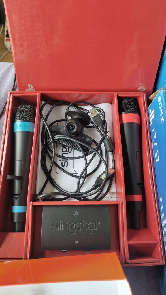 PS3 Super Slim desbloqueada, move, microfones e muitos extras
