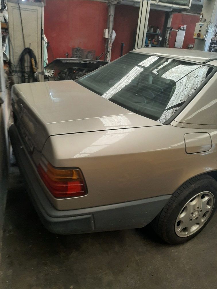 Mercedes 200D do ano de 1988