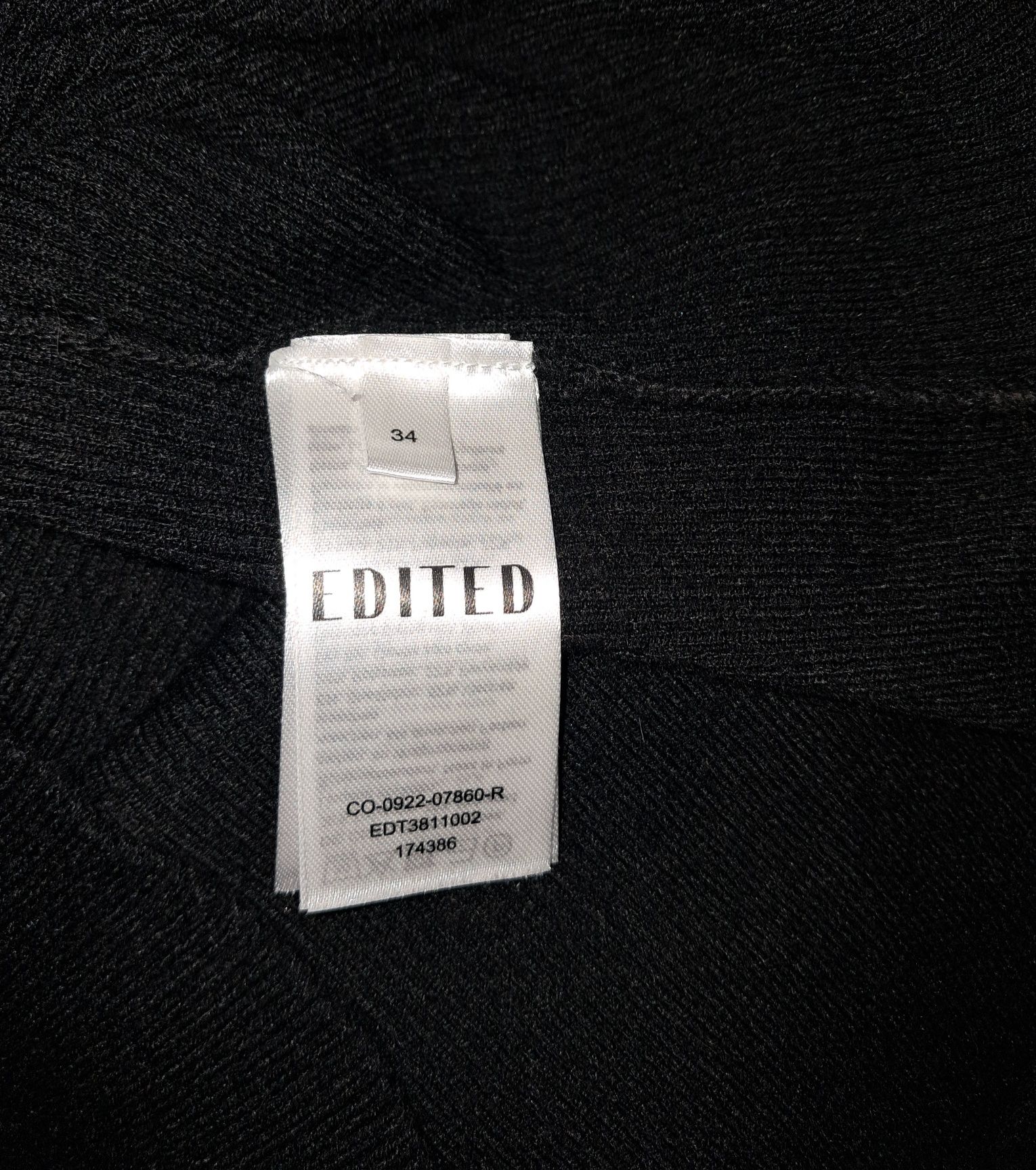 Vestido de malha,  traçado. Tamanho 34 com elasticidade.