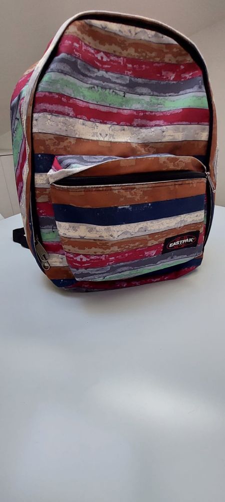 Mochila eastpack com bolsa interior para computador