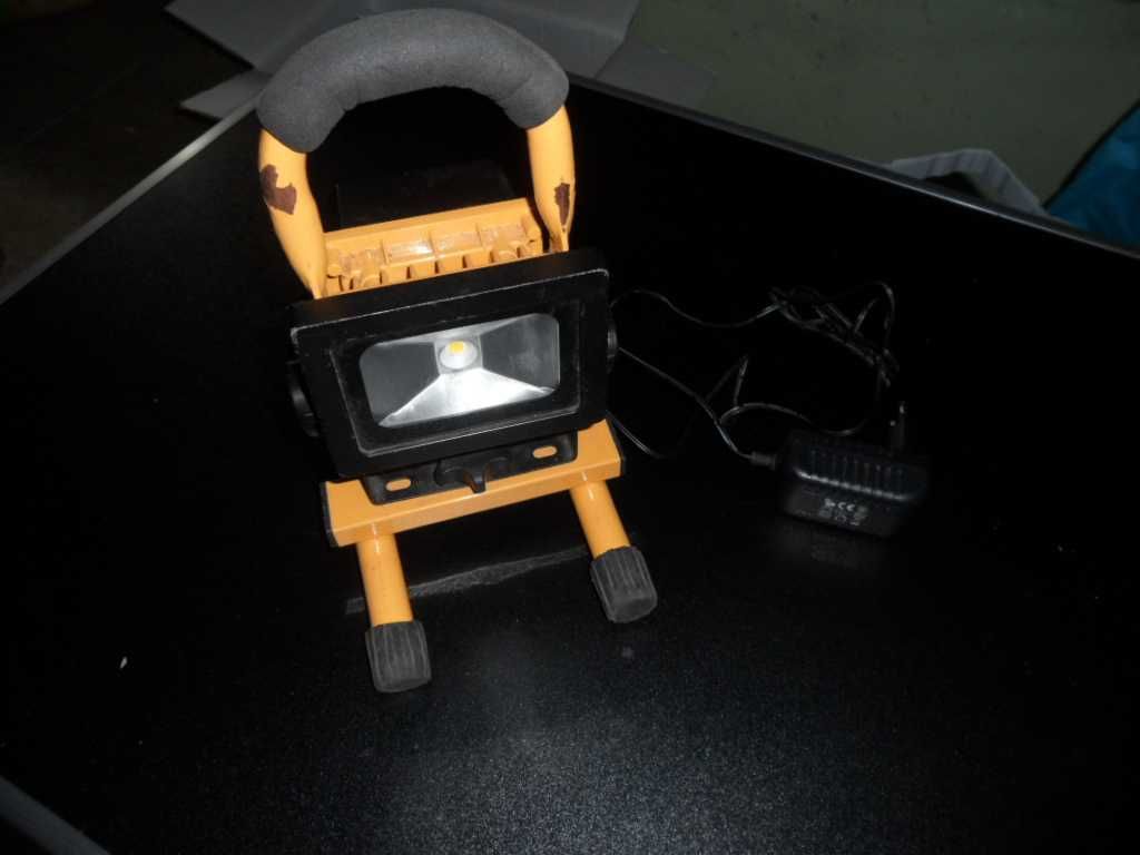 Foco LED Recarregável POWERFIX PLS 10 A3
