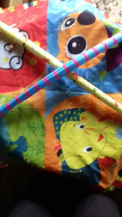 Коврик розвивальний  для немовлят з іграшками .