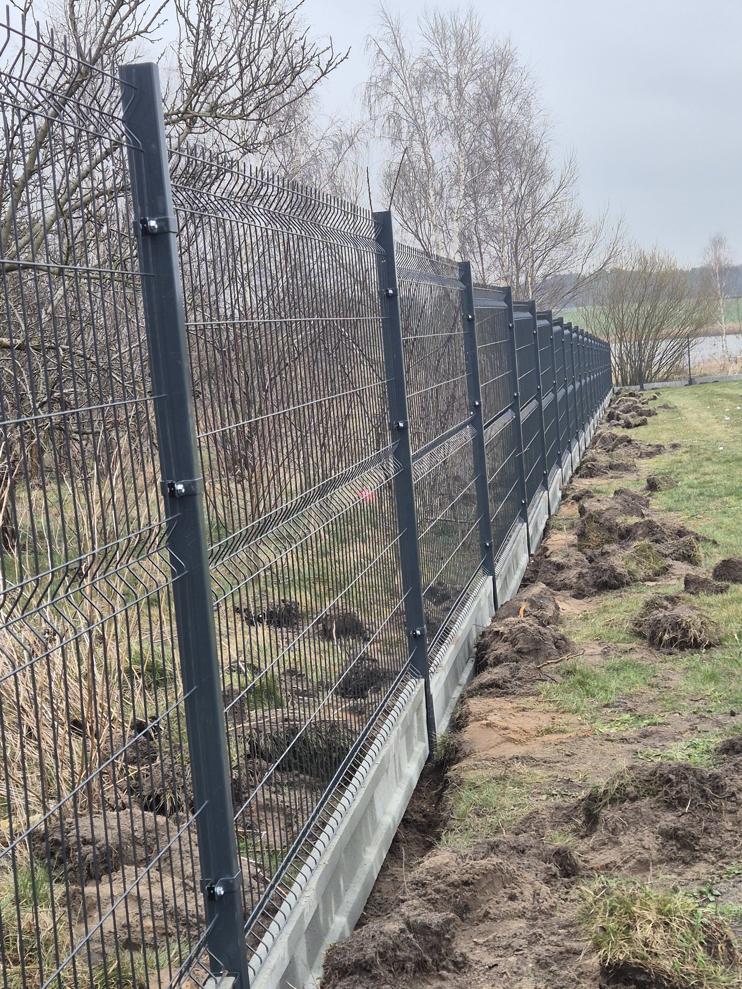 Montaż ogrodzeń panelowych