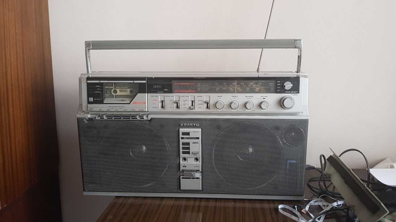 Radio-kasetofon Sanyo M-X650LU z lat 80.