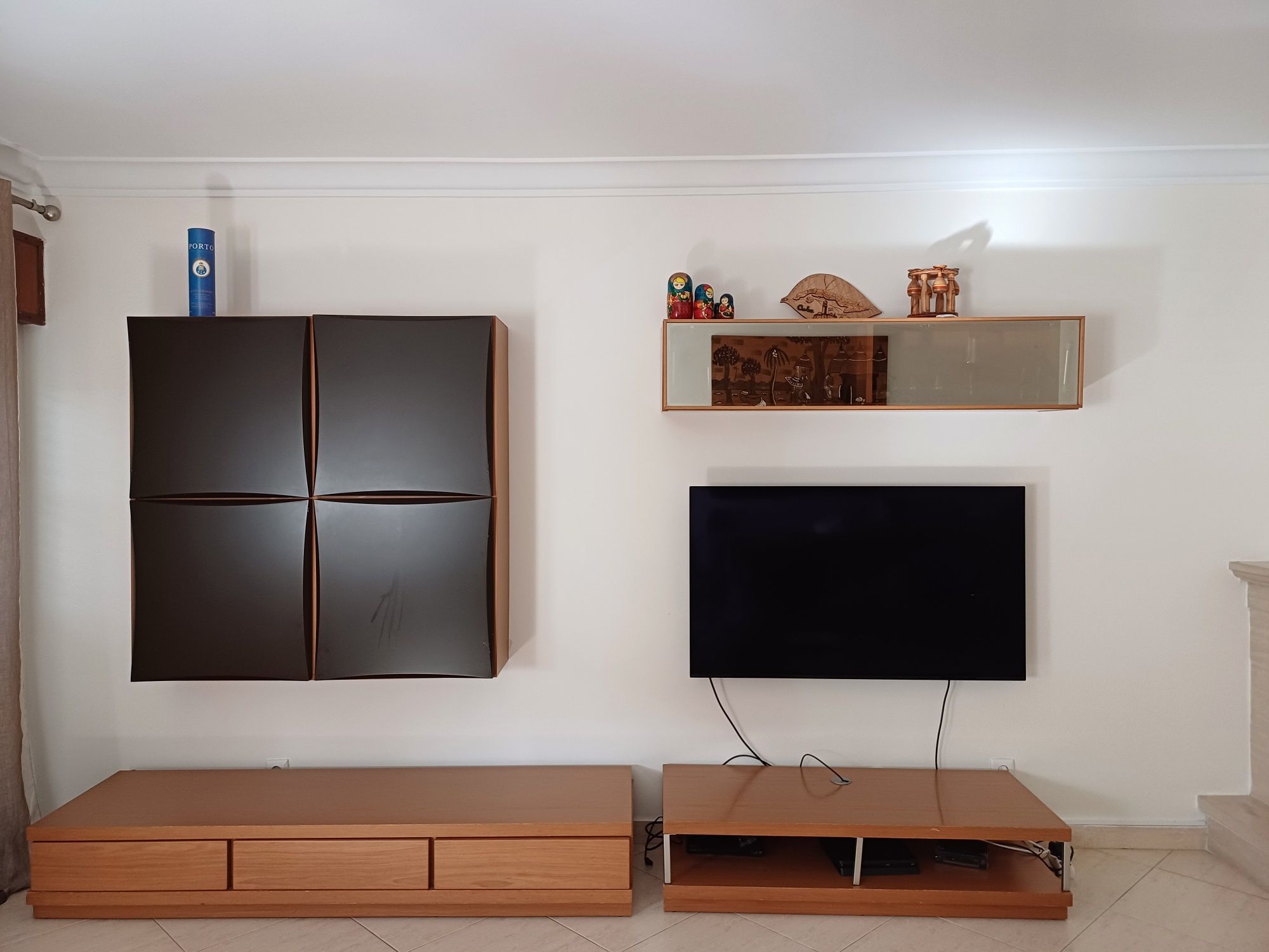 Aparador,  mesa extensível  6 cadeiras, Vitrine, móveis TV