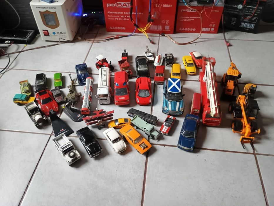 Złom modelarski hotwheels bburago itp