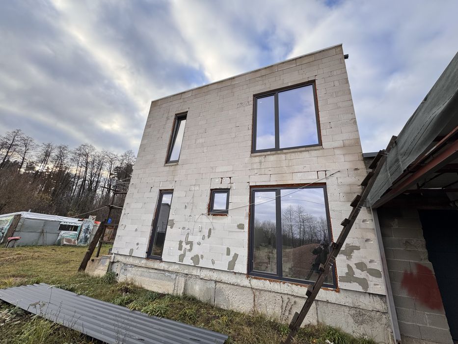 Новий будинок в передмісті