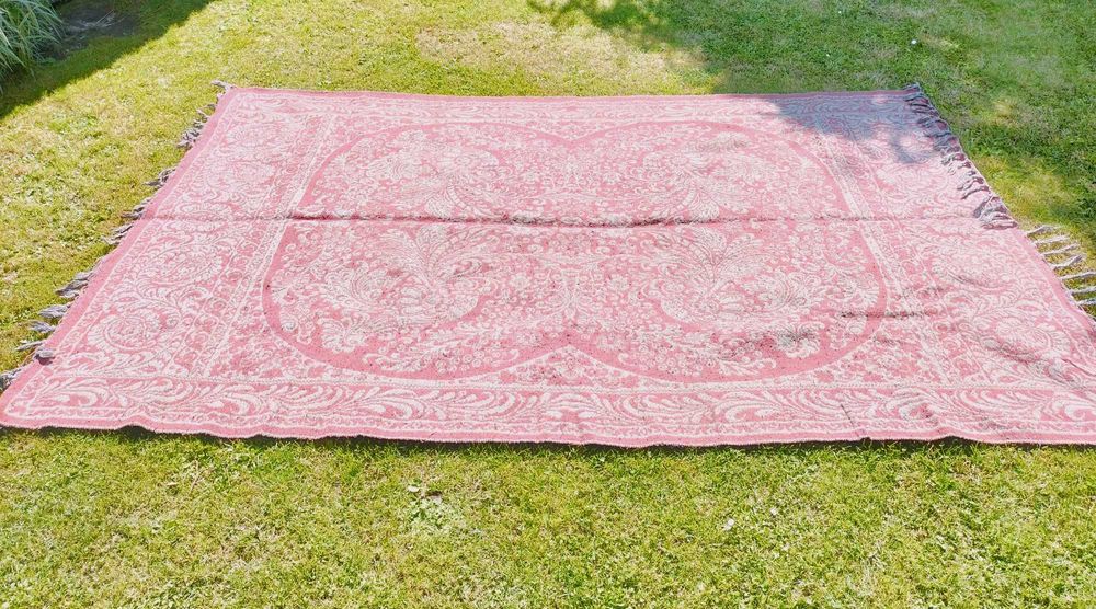 Килим вовняний на підлогу