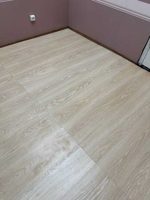 Ламінат Quick-Step Majestic 9,5 мм Дуб лісовий, світло-сірий MJ3547