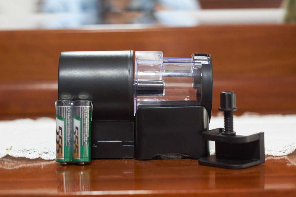 Alimentador de peixes automatico