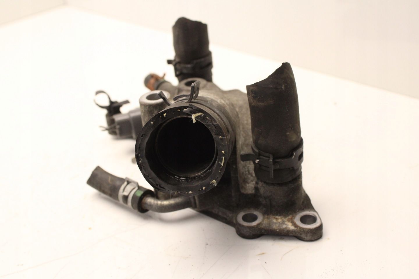 NISSAN QASHQAI J10 1.6 B OBUDOWA TERMOSTATU TERMOSTAT