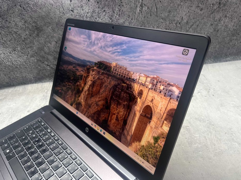 HP Zbook Studio G3 / i7 6820HQ 3.6GHz / 32GB DDR4 / 512SSD / 15.6 4K