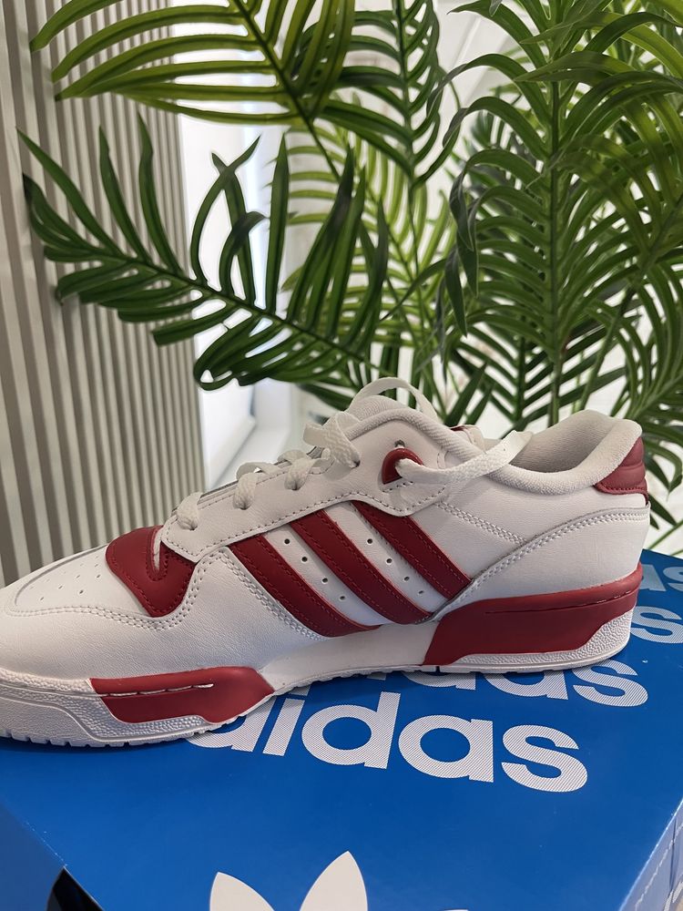 Ténis adidas número 43/5