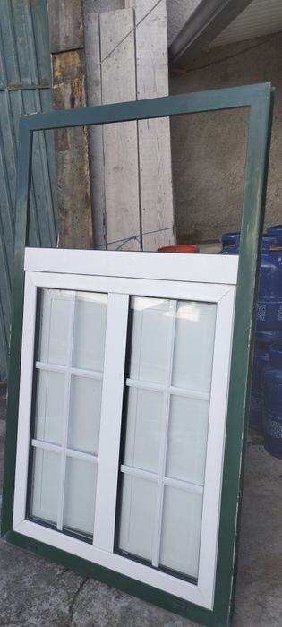 Conjunto de janelas / portas sacadas