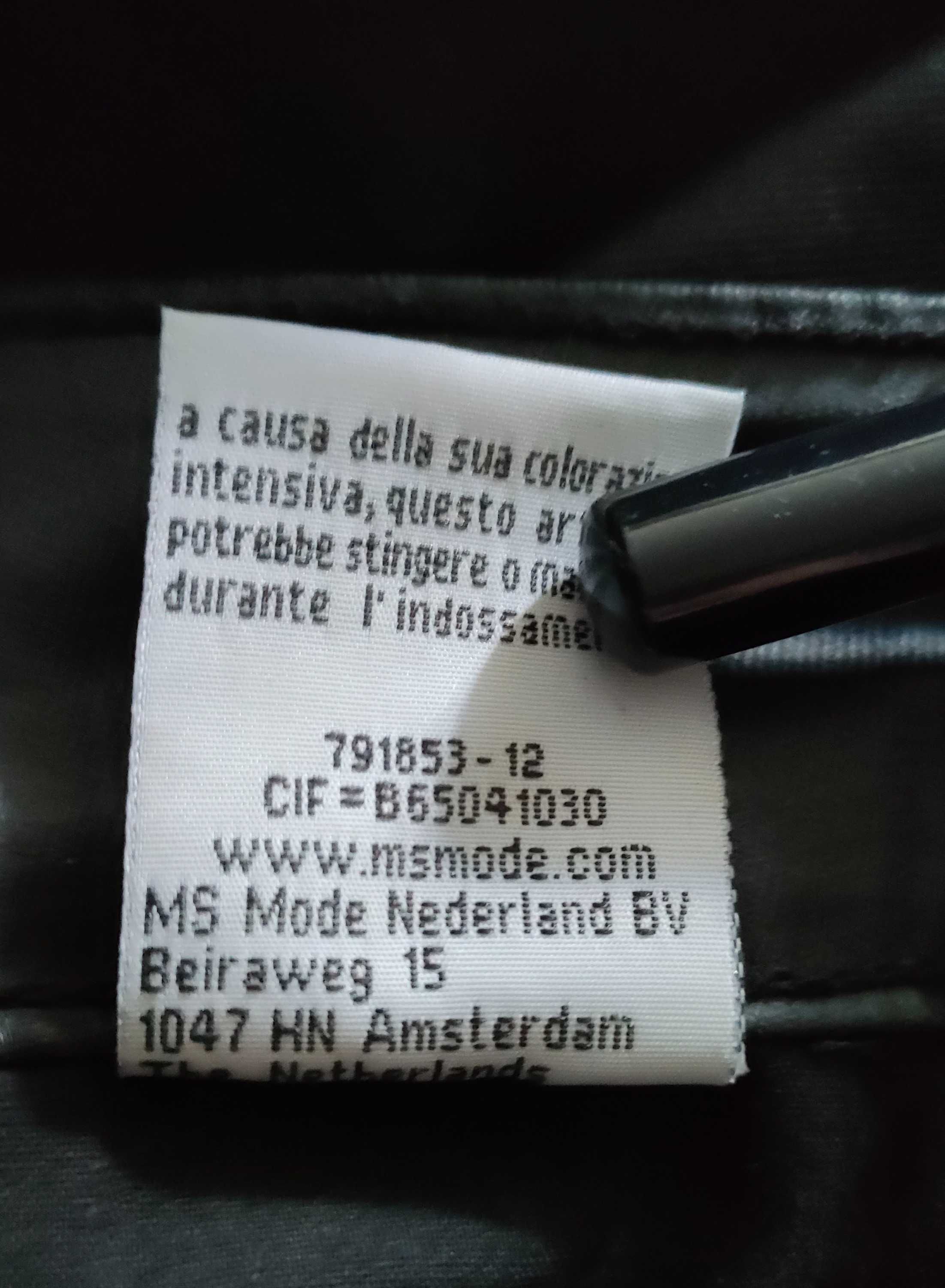 Czarne woskowane spodnie 44