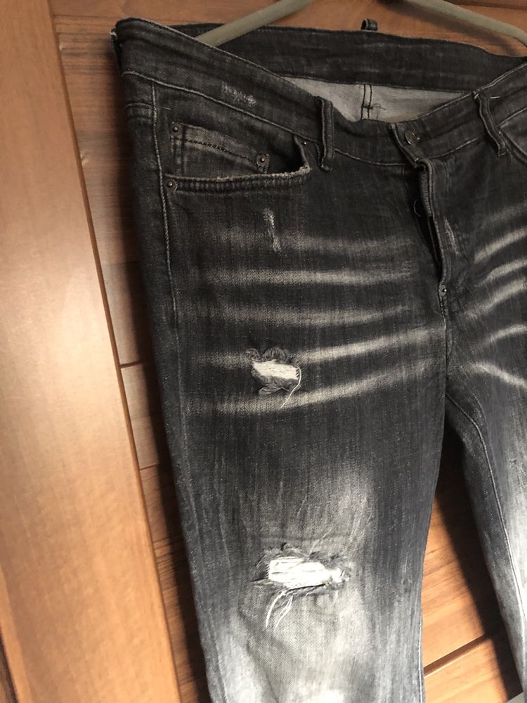 Spodnie dżinsy czarne przecierane DSQUARED2 rozm 52