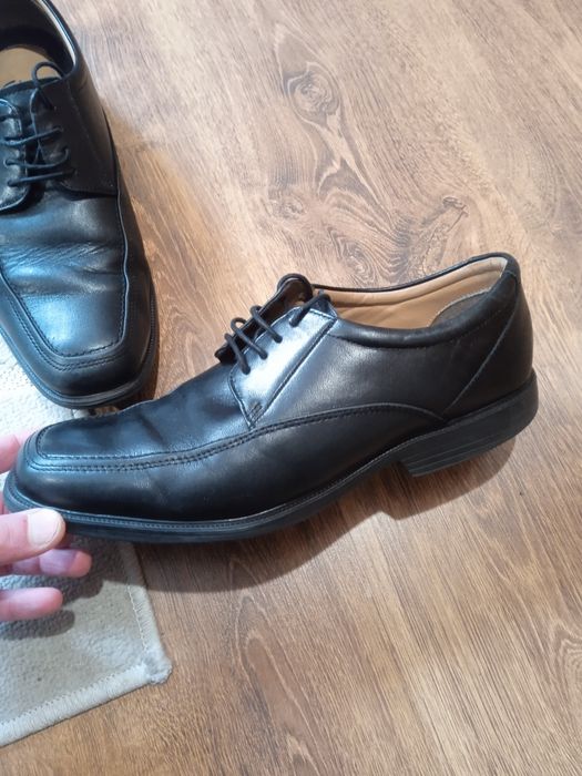Продам чоловічі шкіряні туфлі бренду Clarks