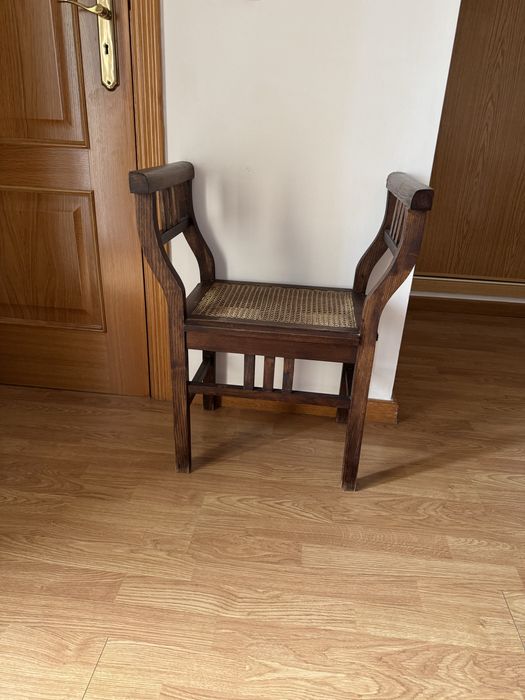 Banco/ cadeira em madeira de castanho