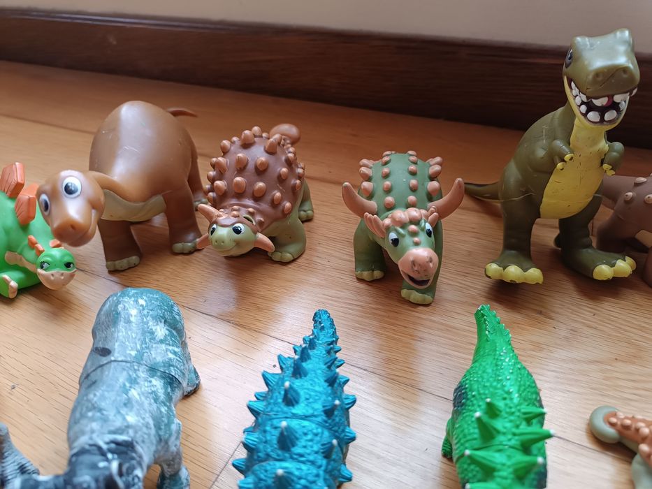 Conjunto de 30 dinossauros várias espécies, tamanhos, incluindo legos