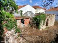 Casa antiga para restaurar no Nadrupe, Lourinha