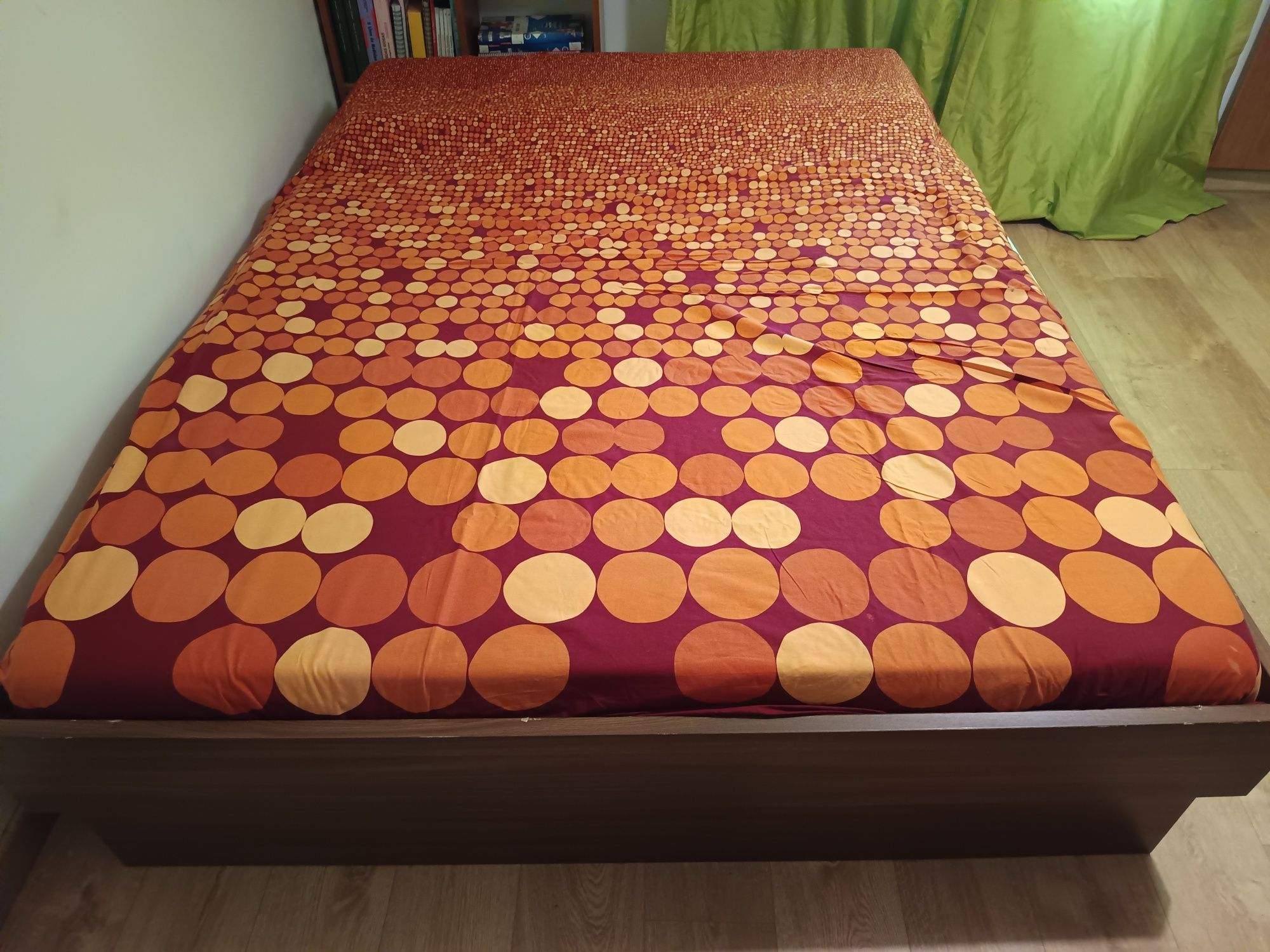 Cama de casal completa com 4 gavetoēs venda urgente