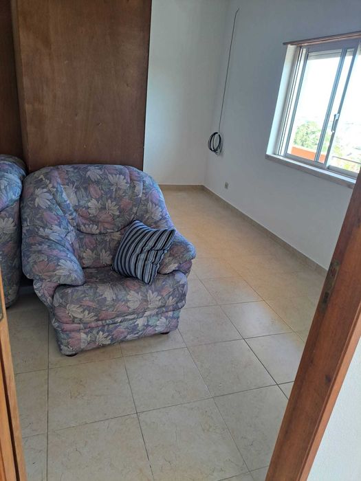 T2, Aluga-se 1º andar moradia, para 1 ou 2 casais