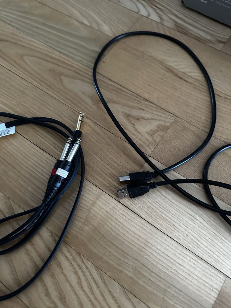 syntezator Korg Monologue + Kabel midi + Kabel duży jack