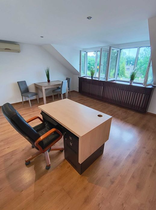 Jasne biuro 20 m2, po remoncie, duży parking, media w cenie