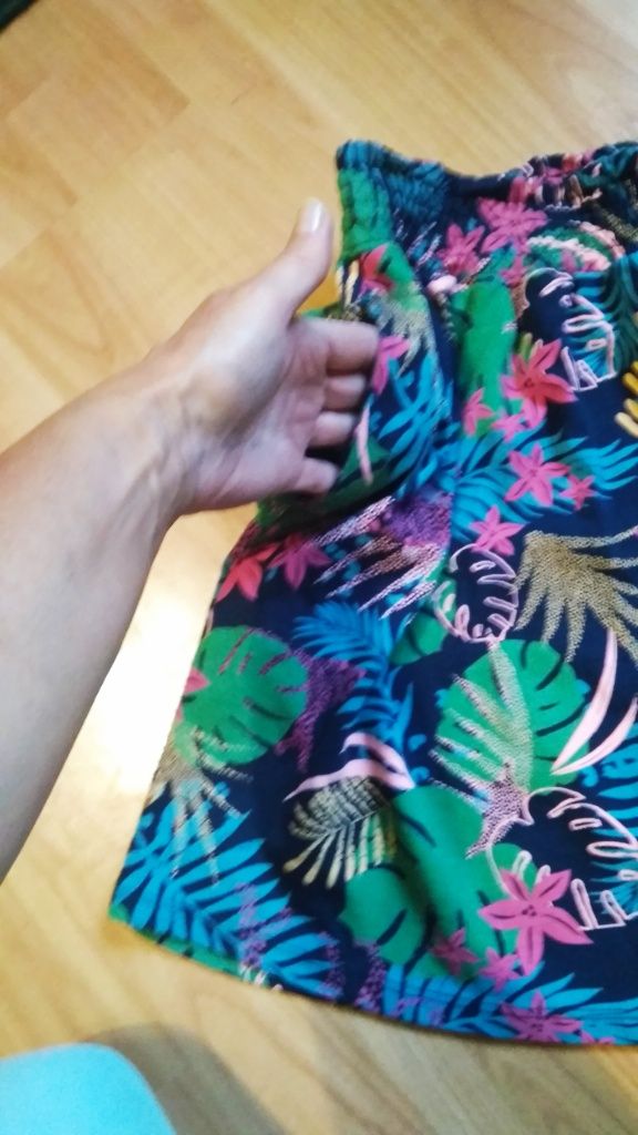 Kolorowa spódniczka z kieszeniami na gumce