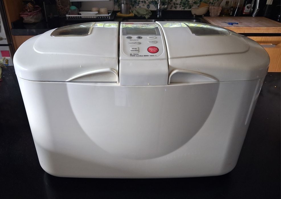 Maquina de fazer pão.  La Redute.