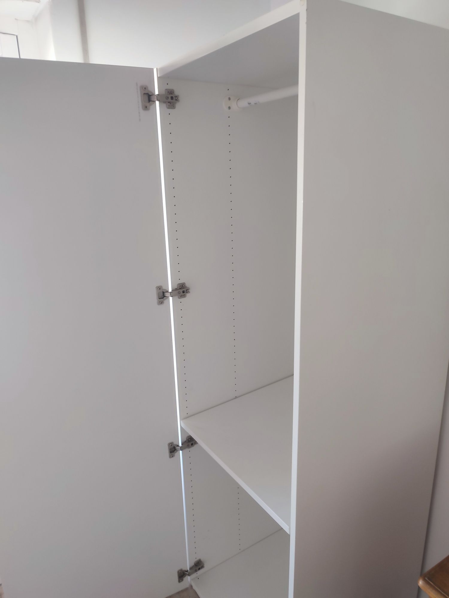 Guarda roupas modelo IKEA