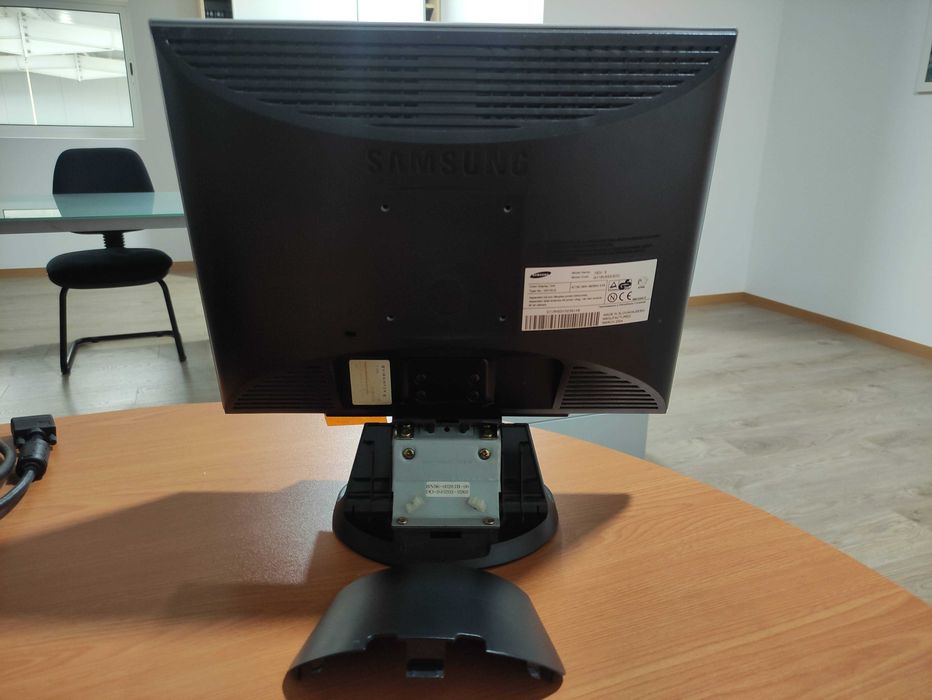 Monitor Samsung SyncMaster 152V – 15" LCD, VGA