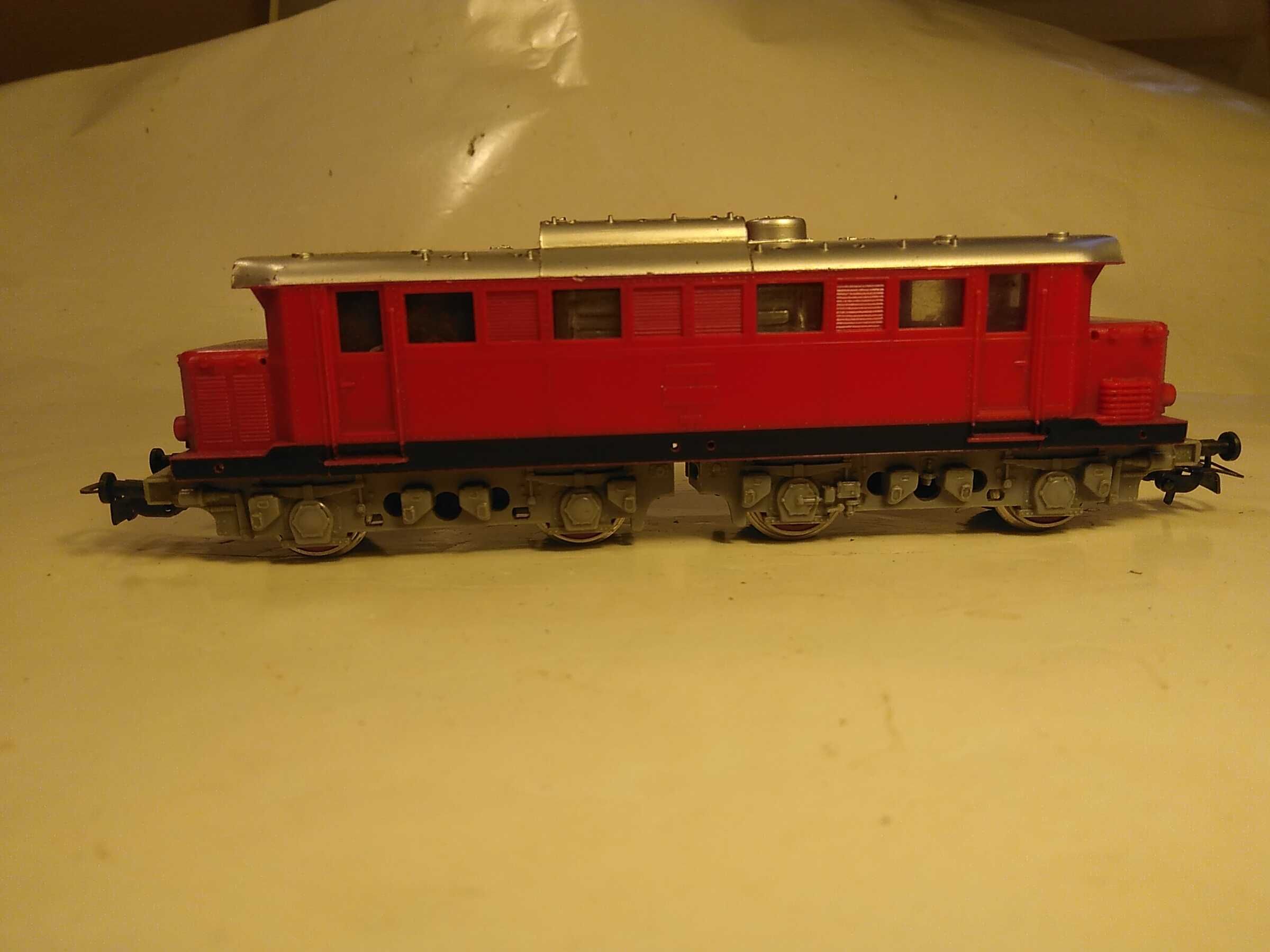 Lokomotywa E 44 Piko - kolejka skala H0