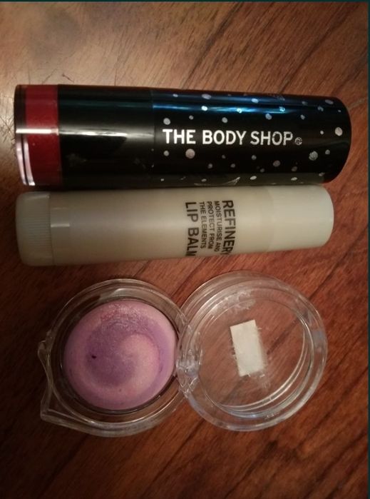 Помада гігієнічна, червона та блиск