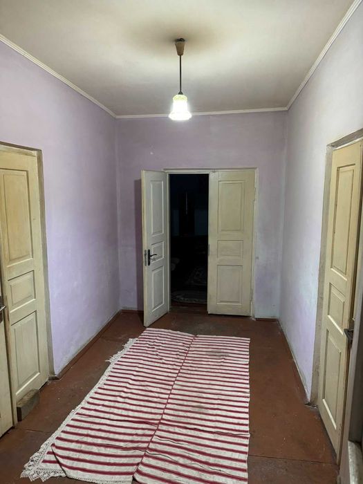 Продається житловий будинок в селищі Козова.