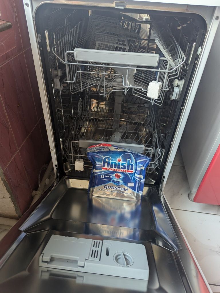 Посудомийна машина Whirlpool