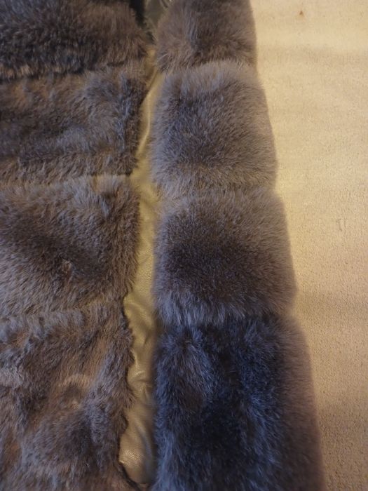 Хутряна жилетка надівчинку