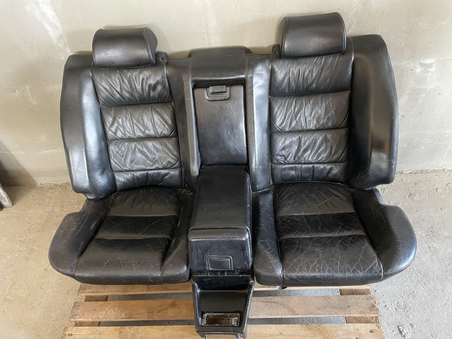 Роздільний задній диван BMW M5 E34