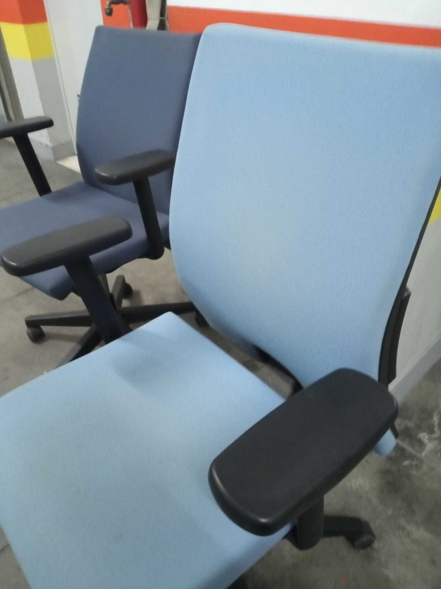 Vendo cadeiras escritório rotativas e com rodas