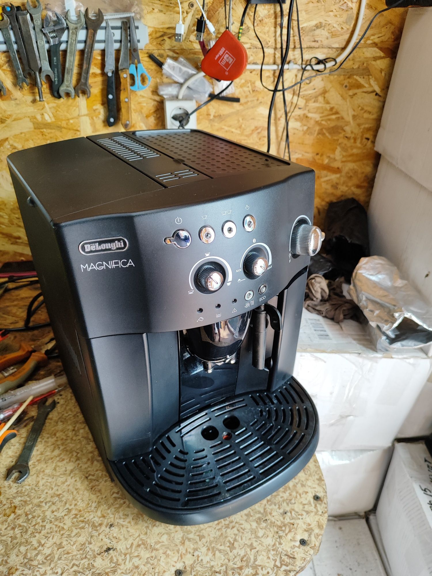 Кофемашина, кавомашина Delonghi ESAM 04.110 Magnifica