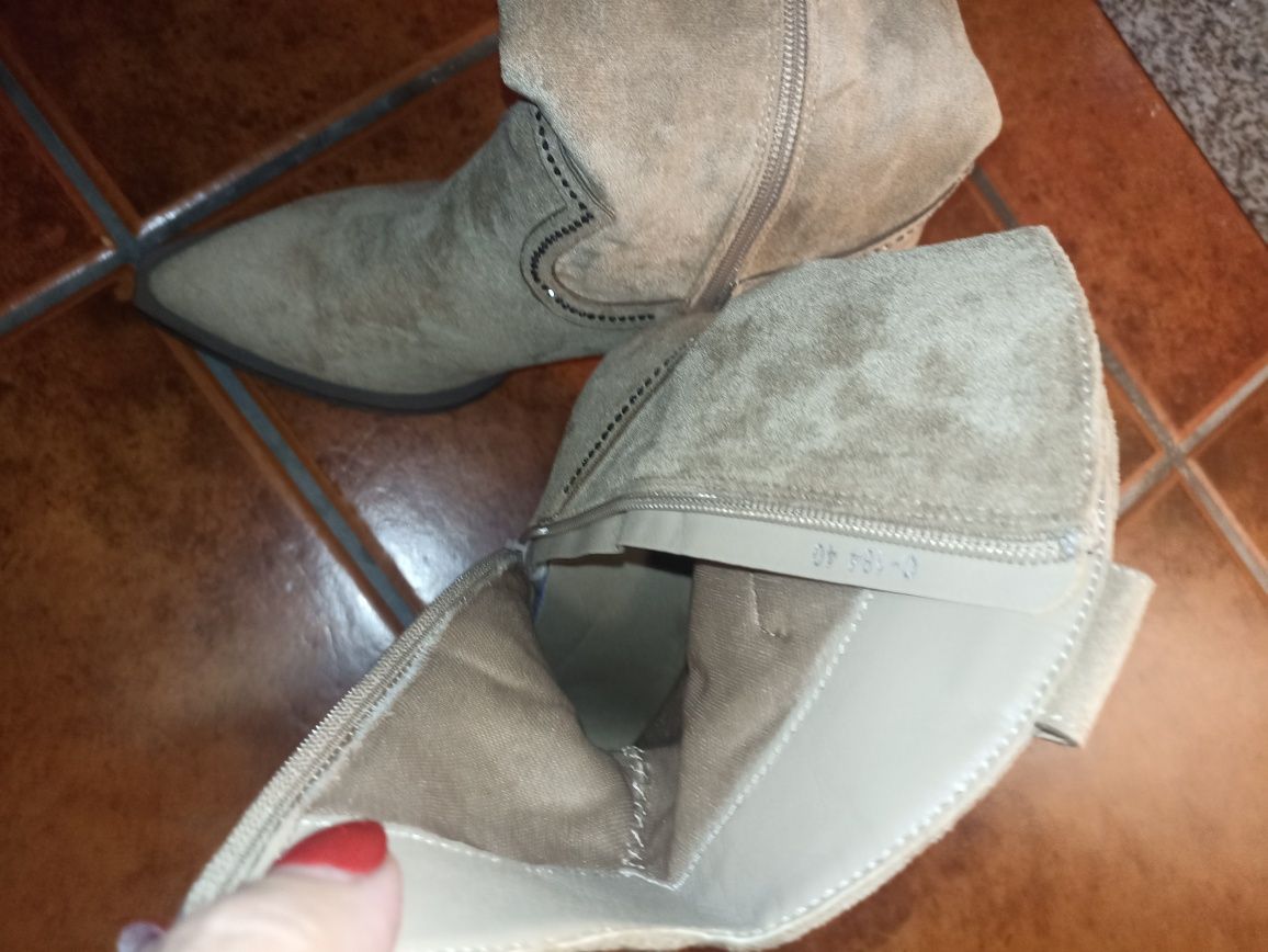 Vendo botins como novos