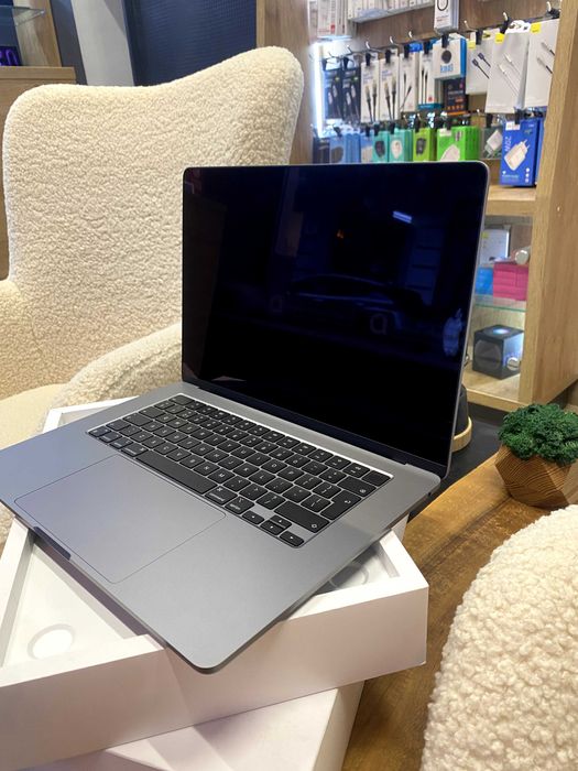 Ноутбук Apple MacBook Air 15" M3 16/256GB Space Gray (MC9D4) 2024