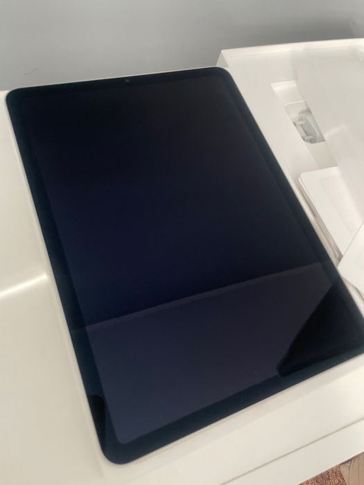 Tablet APPLE iPad Air 2022 10,9" Wi-Fi 64GB - Starlight