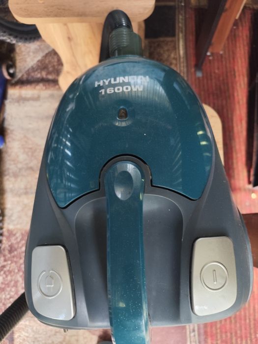 Пилосос Hyundai 1600 w