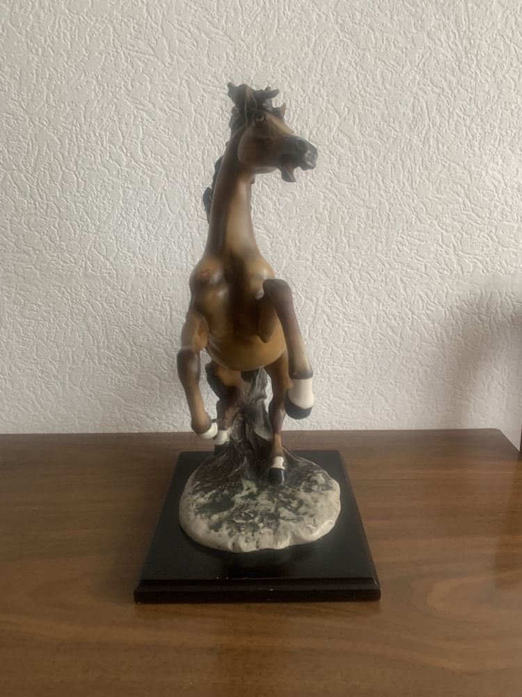 Продам статуетку Кінь на дибах